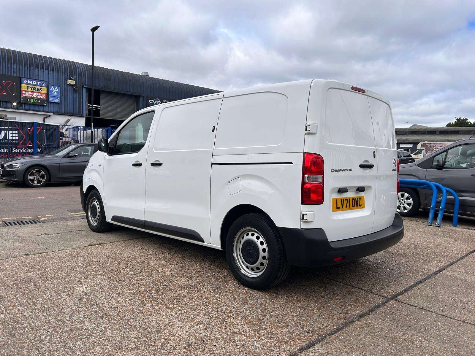 A 2021 CITROEN E-DISPATCH e 1000 75kWh Enterprise Pro M Panel Van 6dr Electric Auto MWB (7.4kW Charger) (136 ps) A 2021 CITROEN E-DISPATCH e 1000 75kWh Enterprise Pro M Panel Van 6dr Electric Auto MWB (7.4kW Charger) (136 ps)