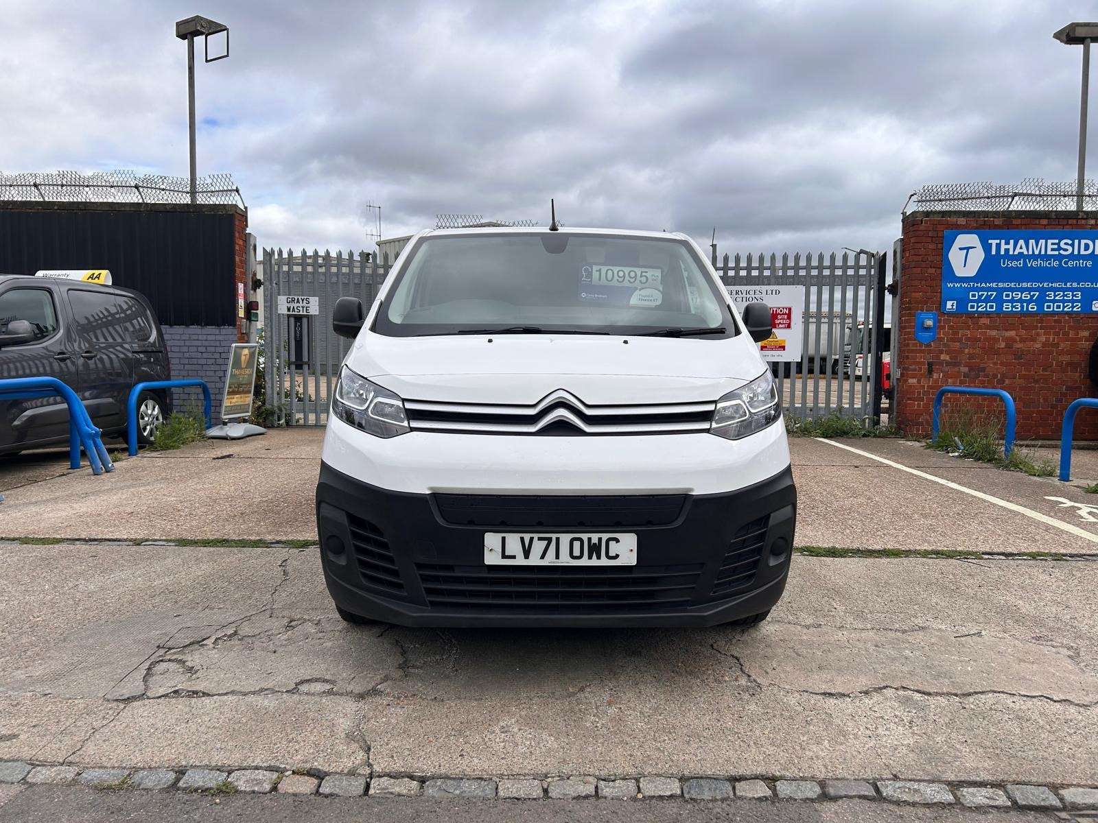 A 2021 CITROEN E-DISPATCH e 1000 75kWh Enterprise Pro M Panel Van 6dr Electric Auto MWB (7.4kW Charger) (136 ps) A 2021 CITROEN E-DISPATCH e 1000 75kWh Enterprise Pro M Panel Van 6dr Electric Auto MWB (7.4kW Charger) (136 ps)