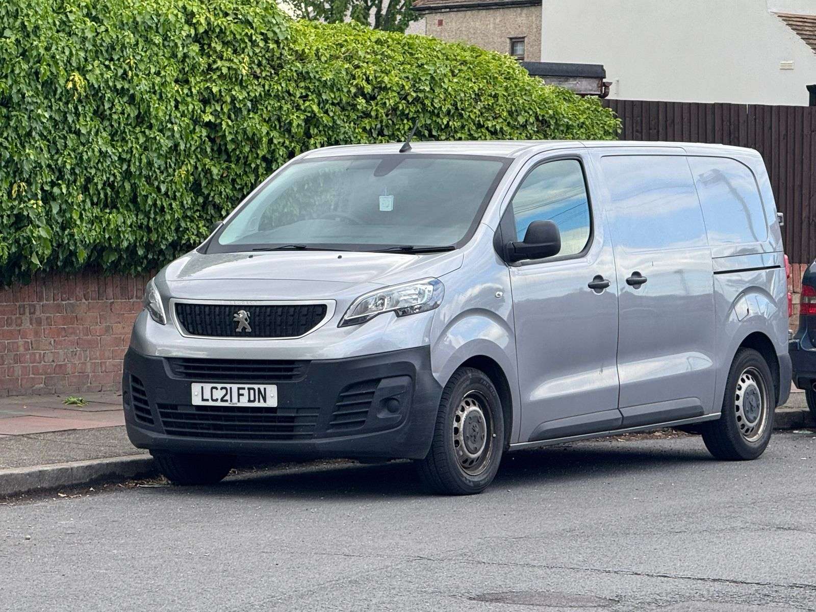 A 2021 PEUGEOT EXPERT 1.5 BlueHDi 1000 Professional Standard Panel Van 6dr Diesel Manual MWB Euro 6 (s/s) (100 bhp) A 2021 PEUGEOT EXPERT 1.5 BlueHDi 1000 Professional Standard Panel Van 6dr Diesel Manual MWB Euro 6 (s/s) (100 bhp)