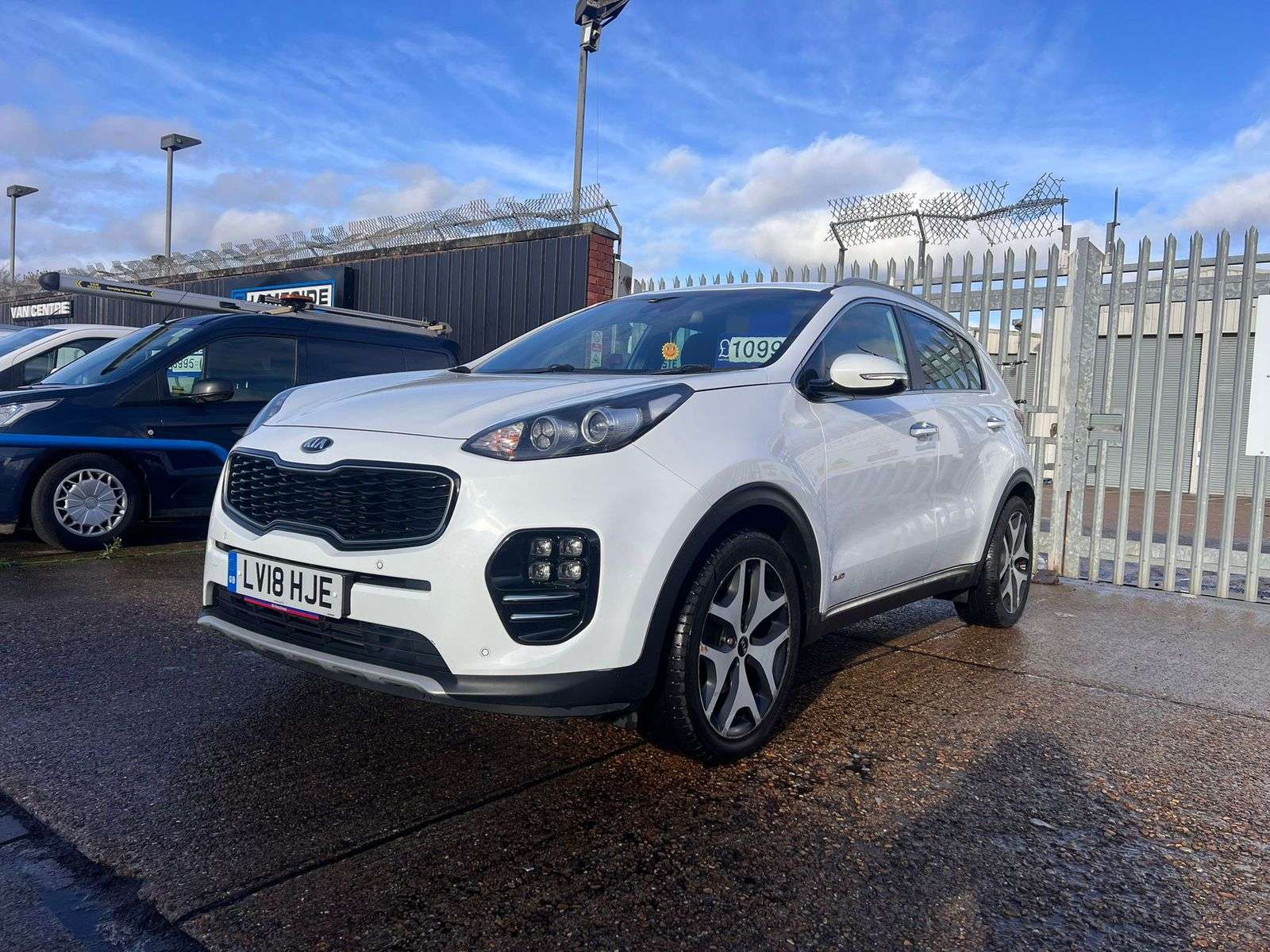 A 2018 KIA SPORTAGE 1.6 T-GDi GT-Line SUV 5dr Petrol DCT AWD Euro 6 (174 bhp) A 2018 KIA SPORTAGE 1.6 T-GDi GT-Line SUV 5dr Petrol DCT AWD Euro 6 (174 bhp)
