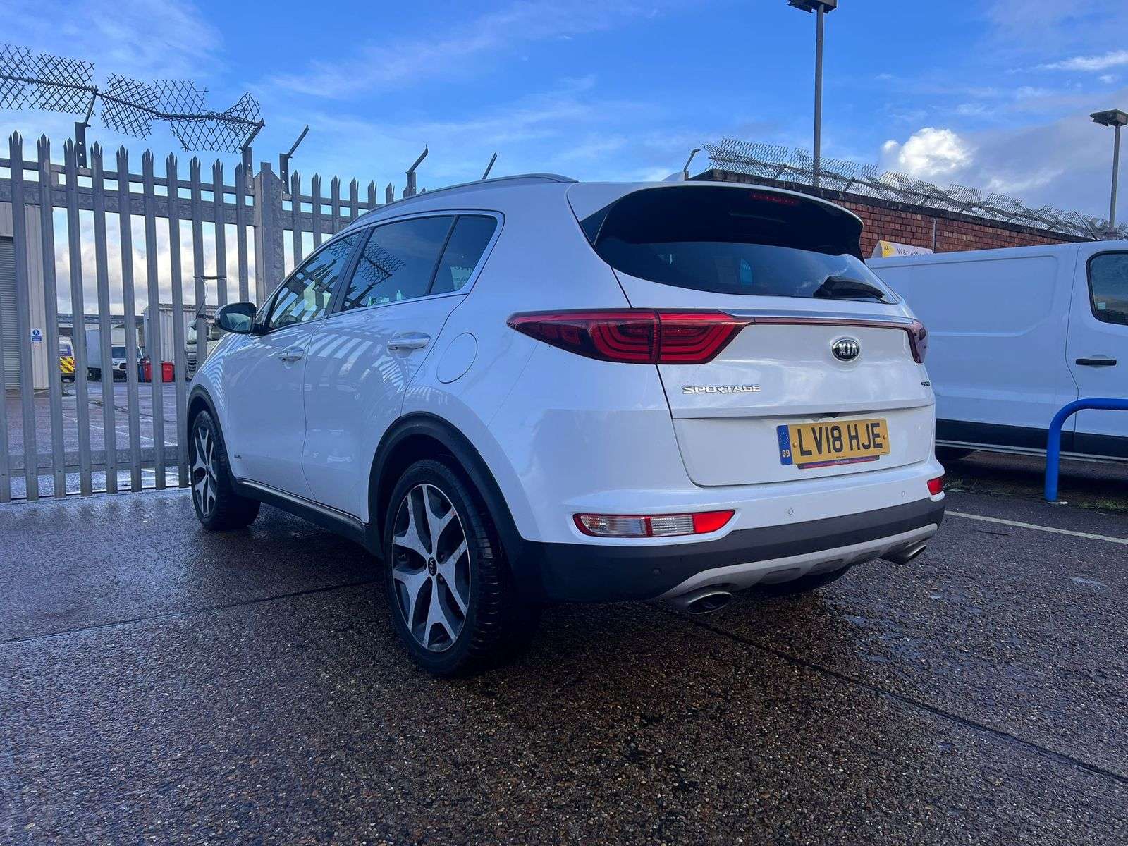 A 2018 KIA SPORTAGE 1.6 T-GDi GT-Line SUV 5dr Petrol DCT AWD Euro 6 (174 bhp) A 2018 KIA SPORTAGE 1.6 T-GDi GT-Line SUV 5dr Petrol DCT AWD Euro 6 (174 bhp)
