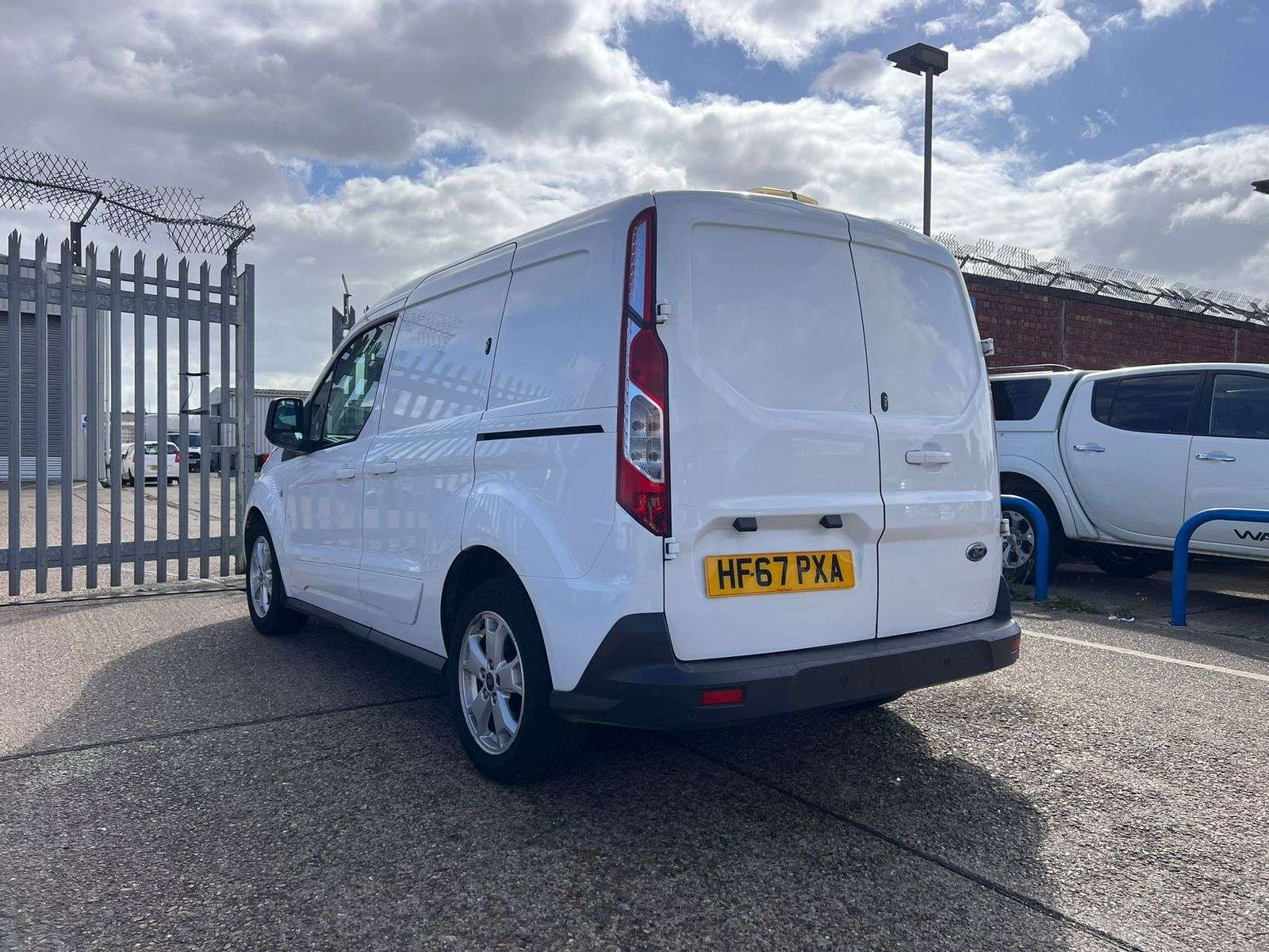 A 2017 FORD TRANSIT CONNECT 1.5 TDCi 200 Limited Panel Van 5dr Diesel Manual L1 H1 (119 g/km, 118 bhp) A 2017 FORD TRANSIT CONNECT 1.5 TDCi 200 Limited Panel Van 5dr Diesel Manual L1 H1 (119 g/km, 118 bhp)