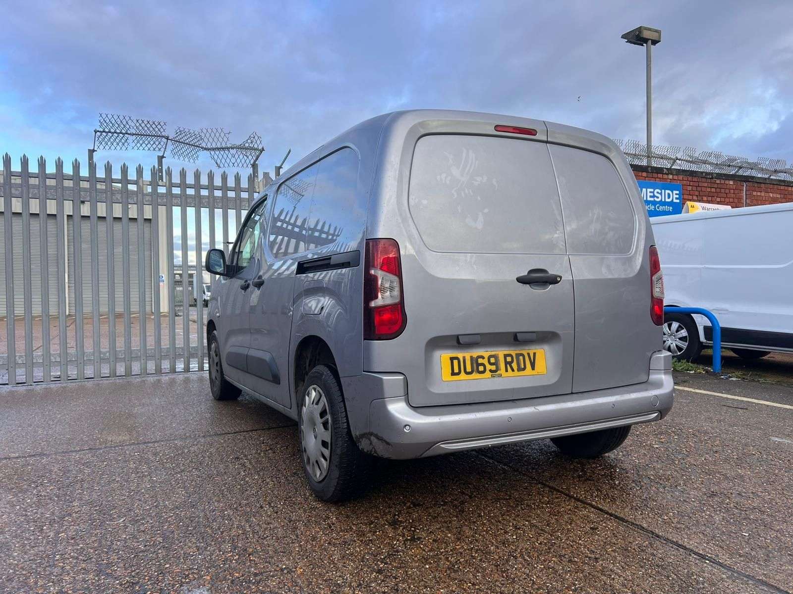 A 2019 VAUXHALL COMBO 1.6 Turbo D 2300 Sportive Panel Van 4dr Diesel Manual L1 H1 Euro 6 (s/s) (100 ps) A 2019 VAUXHALL COMBO 1.6 Turbo D 2300 Sportive Panel Van 4dr Diesel Manual L1 H1 Euro 6 (s/s) (100 ps)