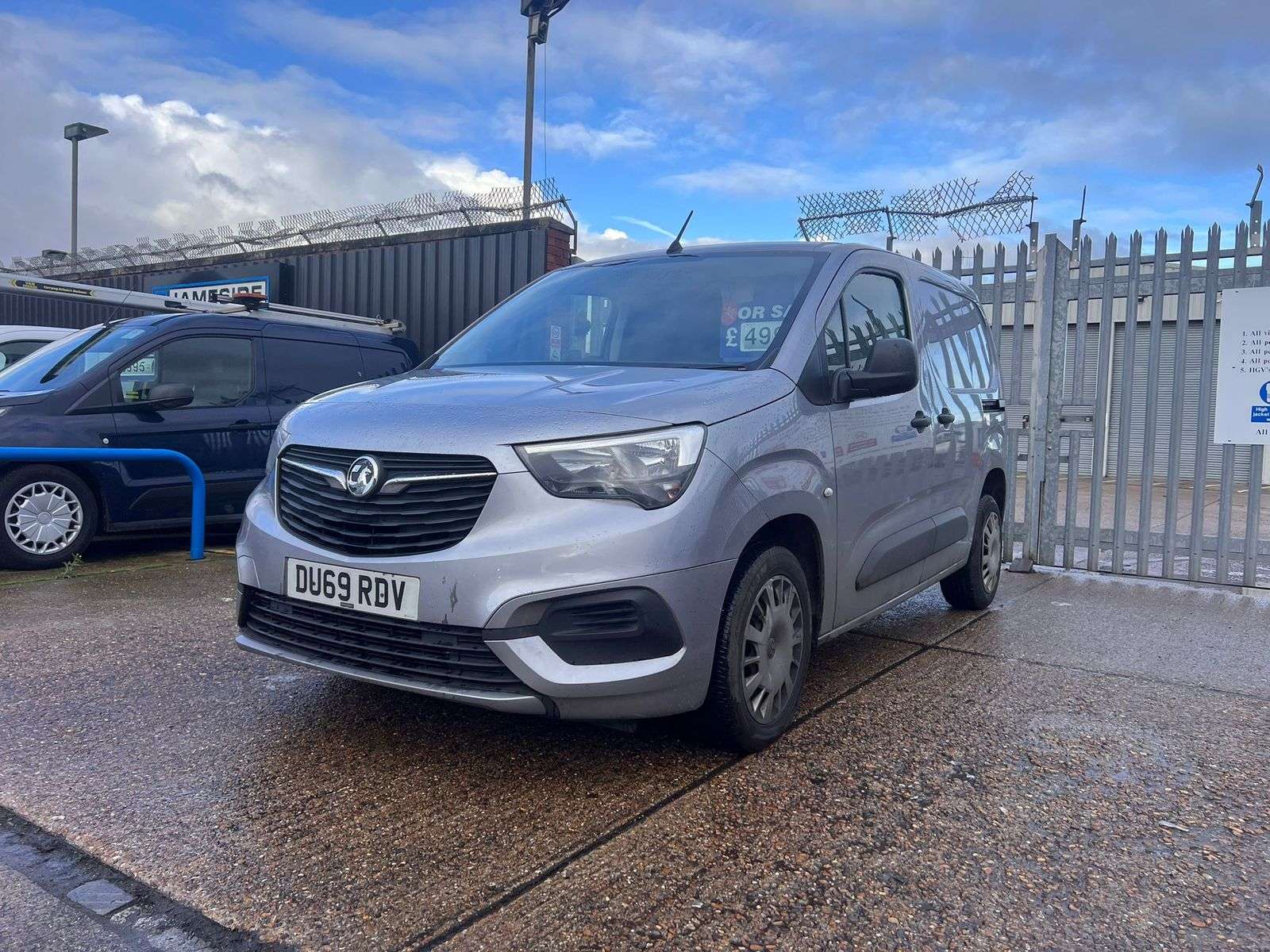 A 2019 VAUXHALL COMBO 1.6 Turbo D 2300 Sportive Panel Van 4dr Diesel Manual L1 H1 Euro 6 (s/s) (100 ps) A 2019 VAUXHALL COMBO 1.6 Turbo D 2300 Sportive Panel Van 4dr Diesel Manual L1 H1 Euro 6 (s/s) (100 ps)