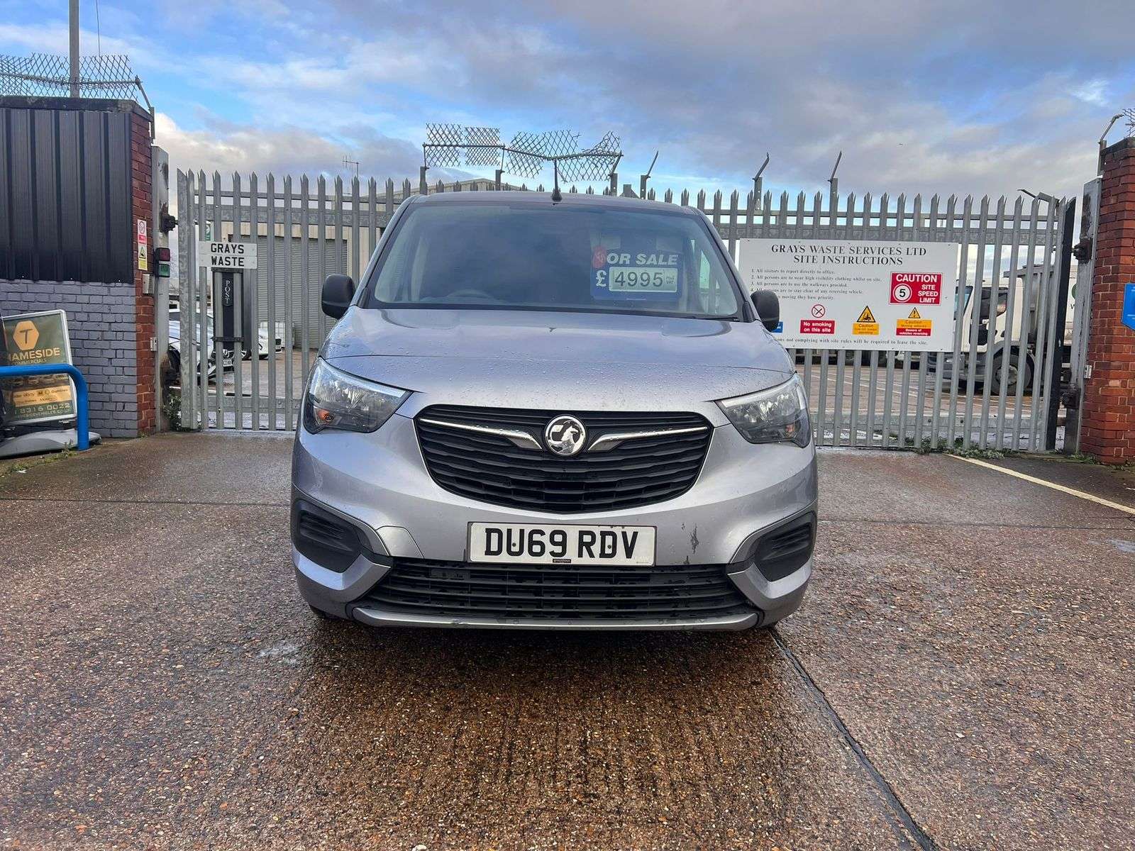 A 2019 VAUXHALL COMBO 1.6 Turbo D 2300 Sportive Panel Van 4dr Diesel Manual L1 H1 Euro 6 (s/s) (100 ps) A 2019 VAUXHALL COMBO 1.6 Turbo D 2300 Sportive Panel Van 4dr Diesel Manual L1 H1 Euro 6 (s/s) (100 ps)
