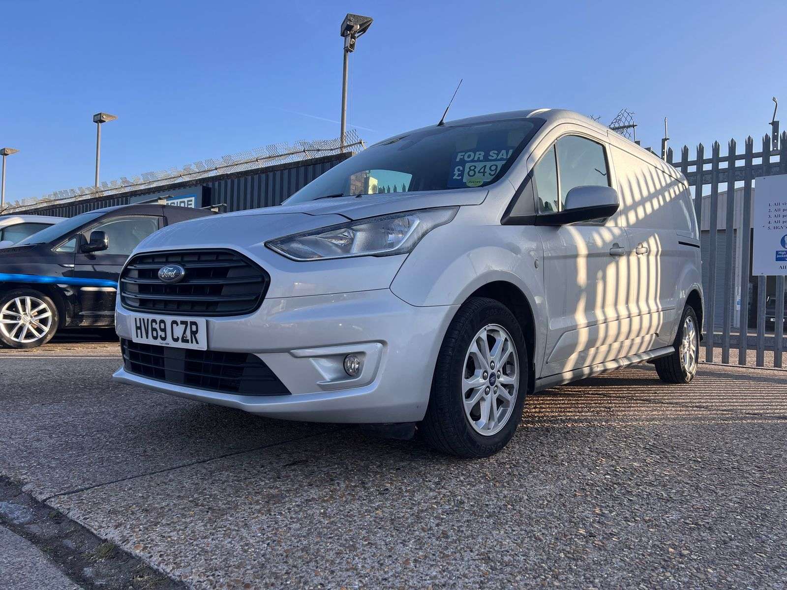 A 2019 FORD TRANSIT CONNECT 1.5 240 EcoBlue Limited Panel Van 5dr Diesel Manual L2 Euro 6 (s/s) (120 ps) A 2019 FORD TRANSIT CONNECT 1.5 240 EcoBlue Limited Panel Van 5dr Diesel Manual L2 Euro 6 (s/s) (120 ps)