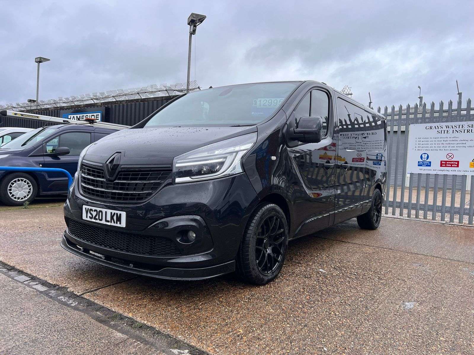 A 2020 RENAULT TRAFIC 2.0 dCi ENERGY 30 Sport Crew Van Double Cab 6dr Diesel EDC LWB Euro 6 (s/s) (170 ps) A 2020 RENAULT TRAFIC 2.0 dCi ENERGY 30 Sport Crew Van Double Cab 6dr Diesel EDC LWB Euro 6 (s/s) (170 ps)