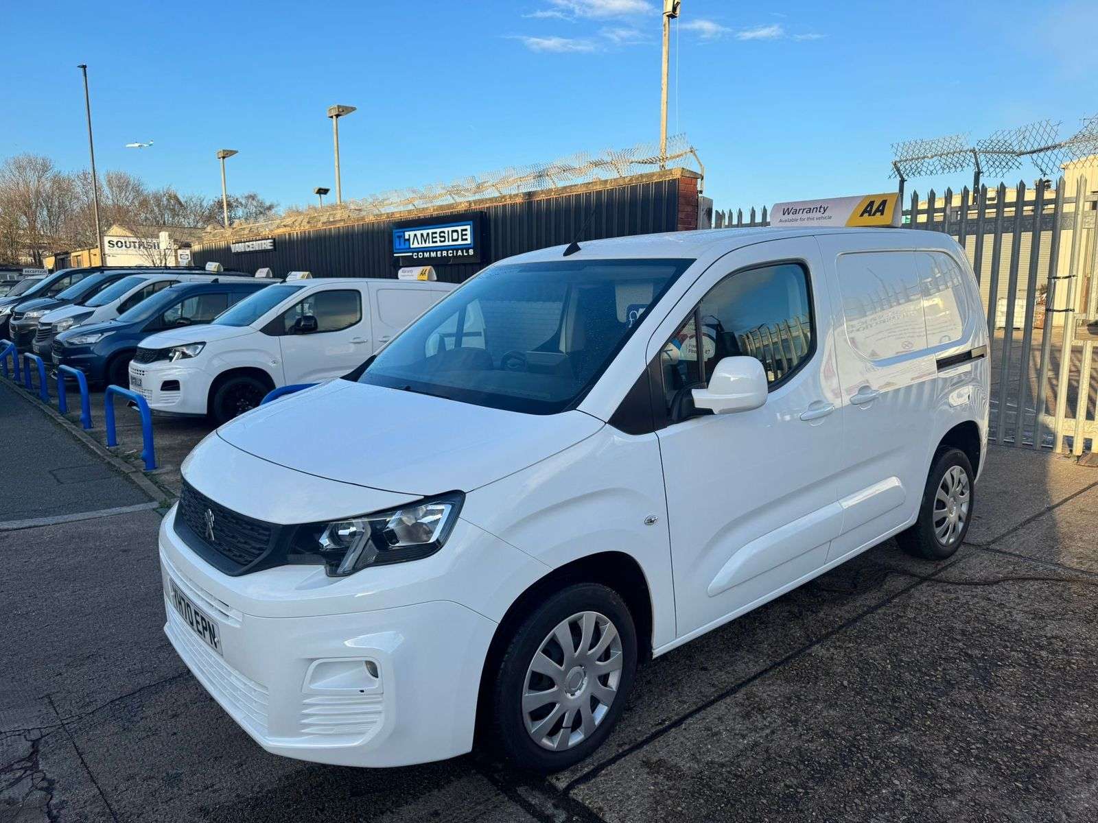 A 2020 PEUGEOT PARTNER 1.5L Professional L1 Blue HDi Diesel Manual Euro 6 (101 bhp) A 2020 PEUGEOT PARTNER 1.5L Professional L1 Blue HDi Diesel Manual Euro 6 (101 bhp)