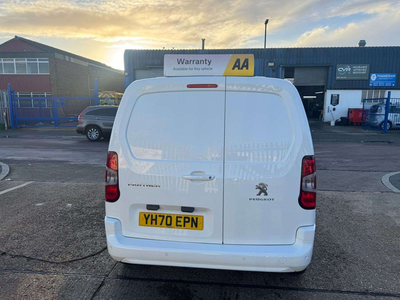 A 2020 PEUGEOT PARTNER 1.5L Professional L1 Blue HDi Diesel Manual Euro 6 (101 bhp) A 2020 PEUGEOT PARTNER 1.5L Professional L1 Blue HDi Diesel Manual Euro 6 (101 bhp)