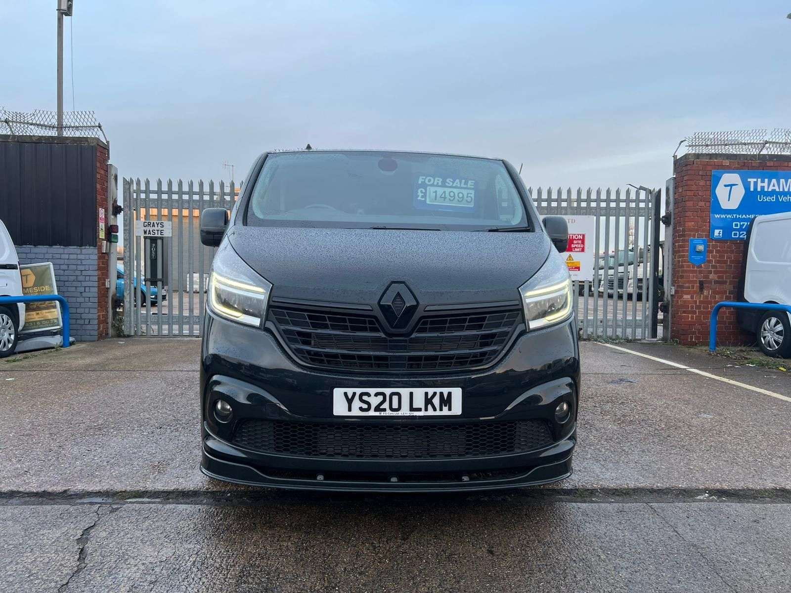 A 2020 RENAULT TRAFIC UnTAMED Black Edition Kombi 2.0L LL30 Sport Energy dCi Auto Diesel Automatic Euro 6 (168 bhp) A 2020 RENAULT TRAFIC UnTAMED Black Edition Kombi 2.0L LL30 Sport Energy dCi Auto Diesel Automatic Euro 6 (168 bhp)