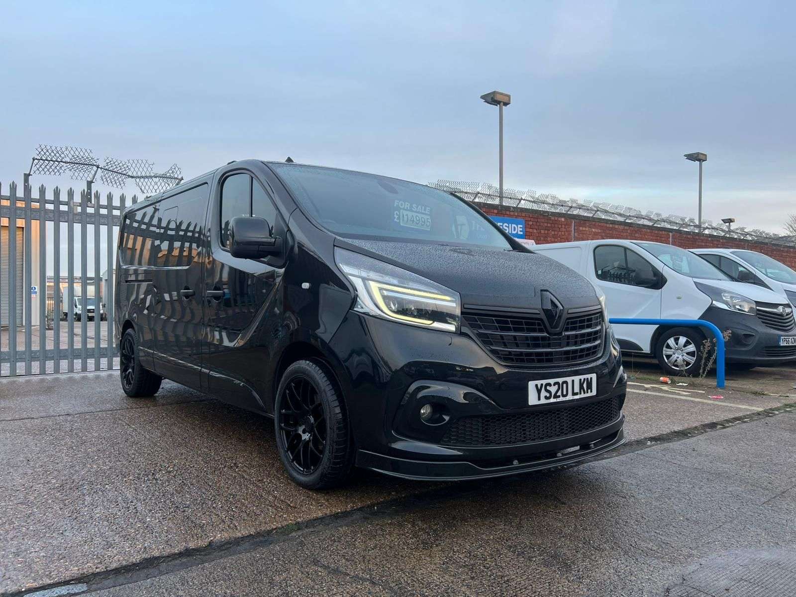 A 2020 RENAULT TRAFIC UnTAMED Black Edition Kombi 2.0L LL30 Sport Energy dCi Auto Diesel Automatic Euro 6 (168 bhp) A 2020 RENAULT TRAFIC UnTAMED Black Edition Kombi 2.0L LL30 Sport Energy dCi Auto Diesel Automatic Euro 6 (168 bhp)