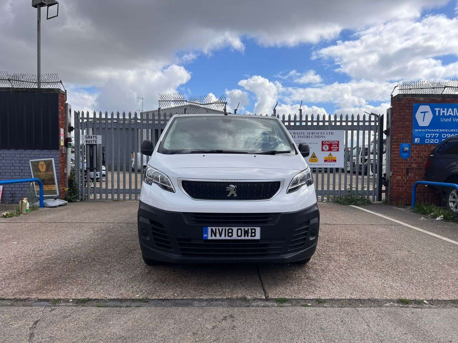 A 2018 PEUGEOT EXPERT 1.6 BlueHDi 1000 Professional Standard Panel Van 6dr Diesel Manual MWB Euro 6 (s/s) (115 ps) A 2018 PEUGEOT EXPERT 1.6 BlueHDi 1000 Professional Standard Panel Van 6dr Diesel Manual MWB Euro 6 (s/s) (115 ps)
