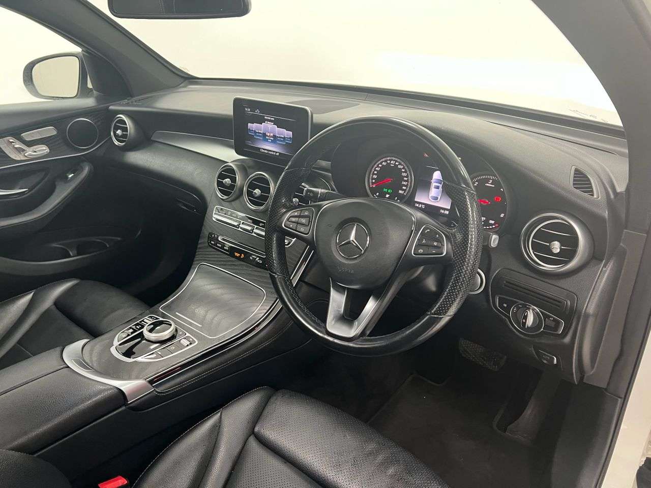 null MERCEDES-BENZ GLC null MERCEDES-BENZ GLC