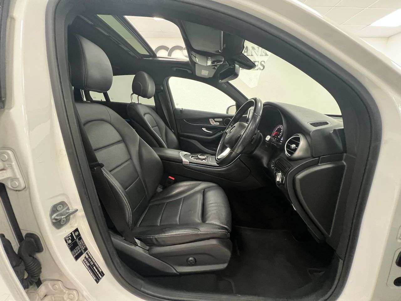 null MERCEDES-BENZ GLC null MERCEDES-BENZ GLC