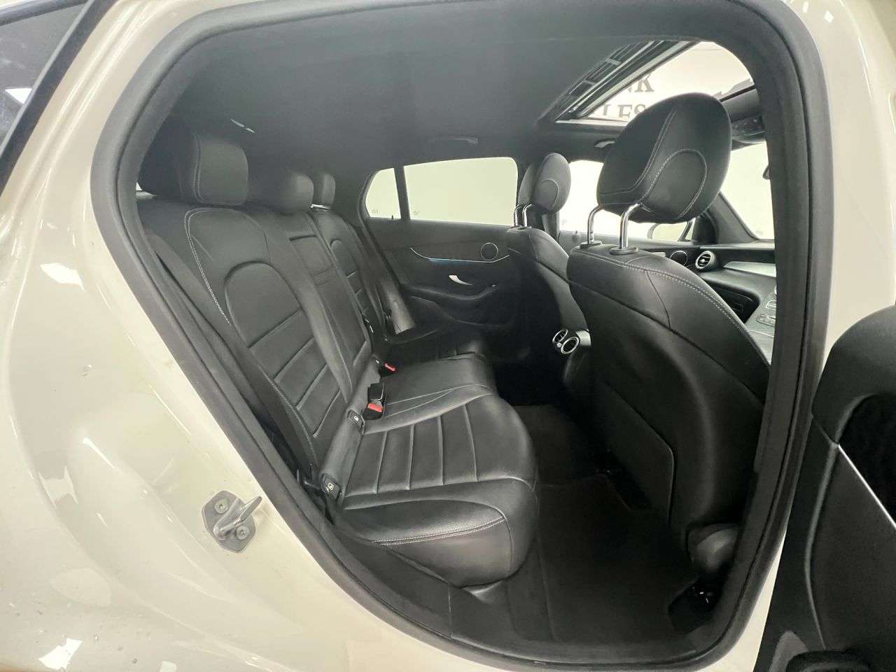 null MERCEDES-BENZ GLC null MERCEDES-BENZ GLC