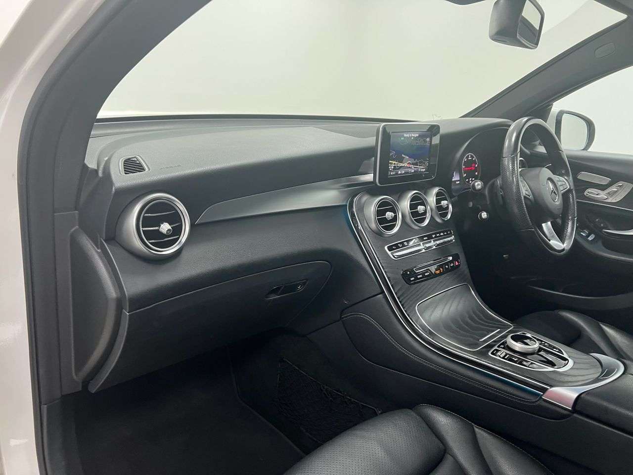 null MERCEDES-BENZ GLC null MERCEDES-BENZ GLC