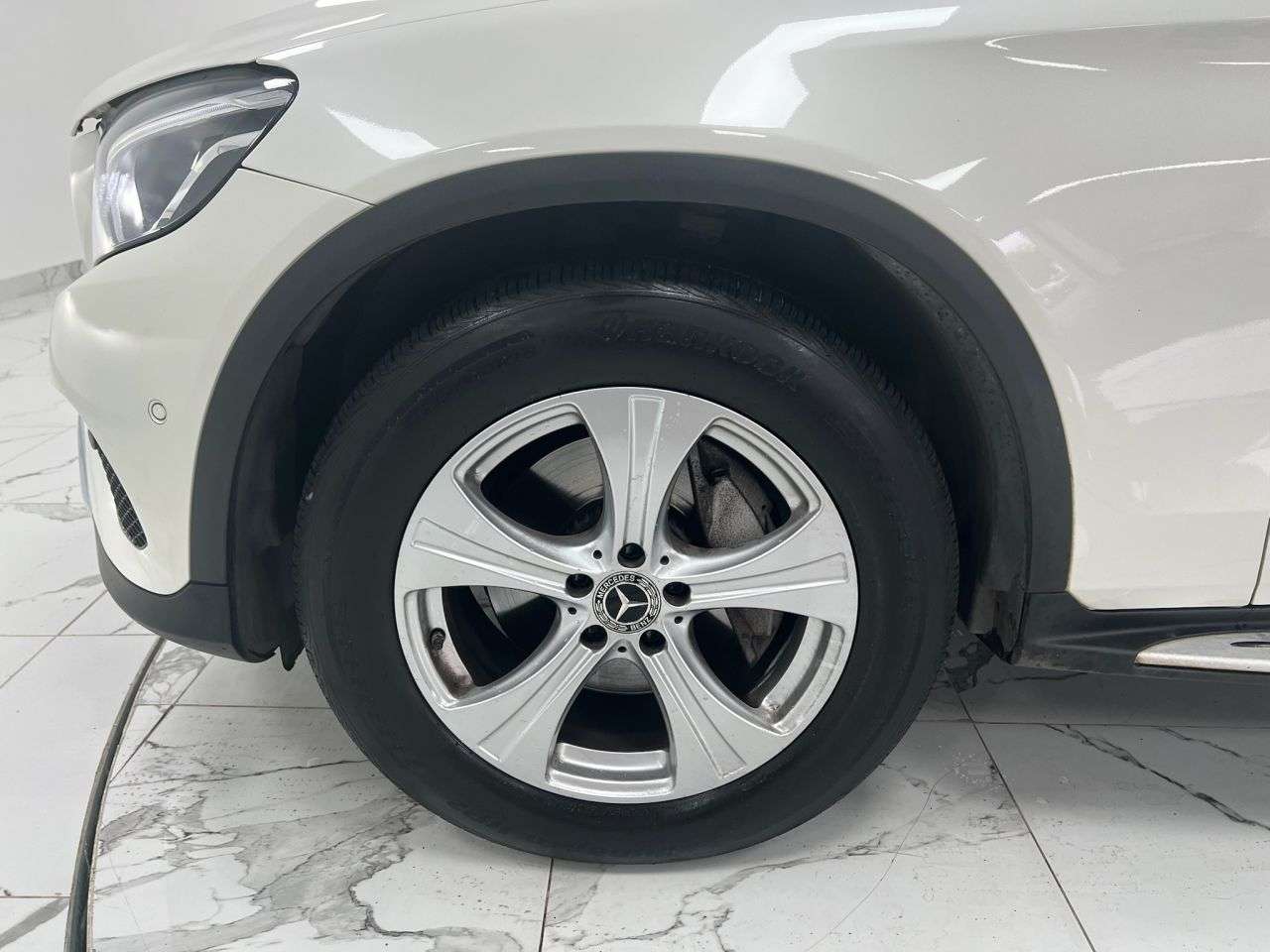 null MERCEDES-BENZ GLC null MERCEDES-BENZ GLC