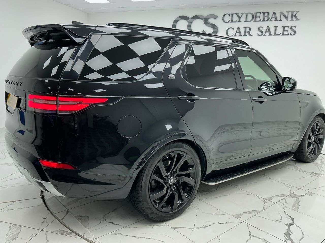 A 2020 LAND ROVER DISCOVERY 3.0 SD V6 Landmark Edition SUV 5dr Diesel Auto 4WD Euro 6 (s/s) (306 ps) La A 2020 LAND ROVER DISCOVERY 3.0 SD V6 Landmark Edition SUV 5dr Diesel Auto 4WD Euro 6 (s/s) (306 ps) La