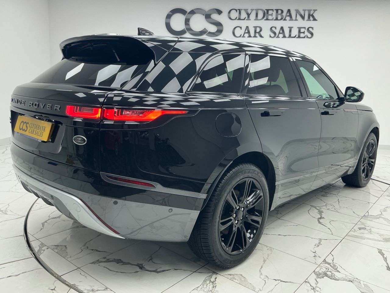 A 2017 LAND ROVER RANGE ROVER VELAR 2.0 D240 R-Dynamic SE SUV 5dr Diesel Auto 4WD Euro 6 (s/s) (240 ps) A 2017 LAND ROVER RANGE ROVER VELAR 2.0 D240 R-Dynamic SE SUV 5dr Diesel Auto 4WD Euro 6 (s/s) (240 ps)