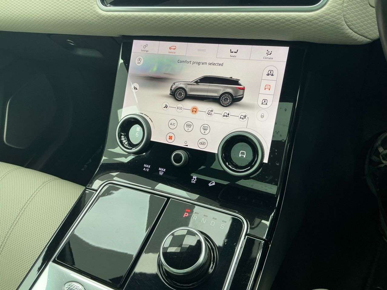 2017 LAND ROVER RANGE ROVER VELAR 2017 LAND ROVER RANGE ROVER VELAR