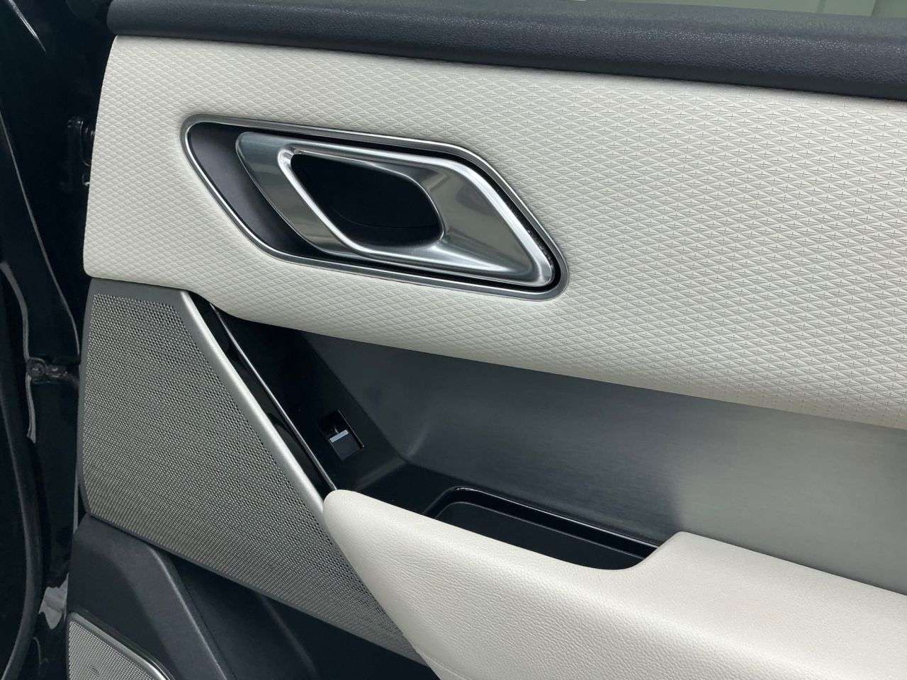 2017 LAND ROVER RANGE ROVER VELAR 2017 LAND ROVER RANGE ROVER VELAR