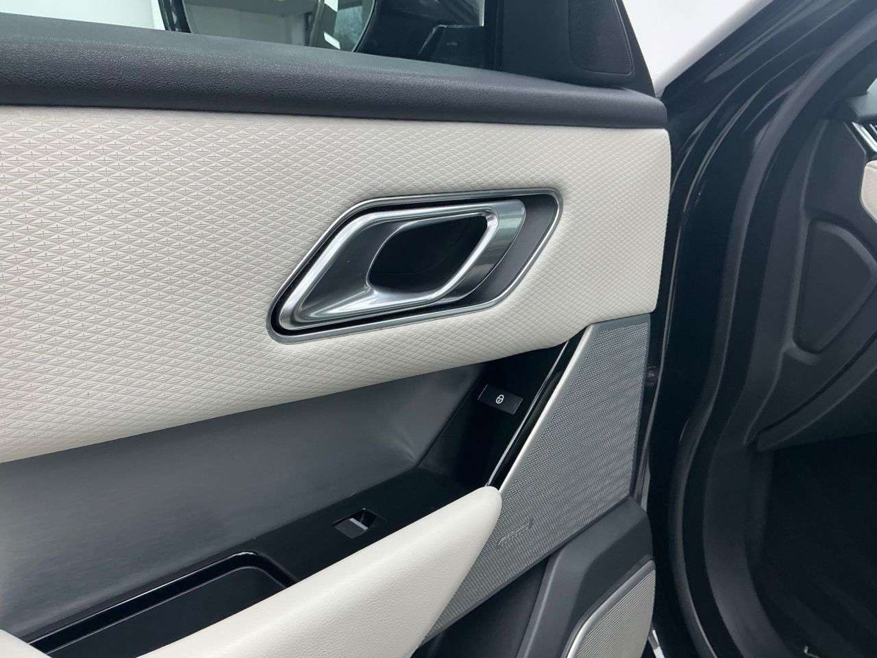 2017 LAND ROVER RANGE ROVER VELAR 2017 LAND ROVER RANGE ROVER VELAR