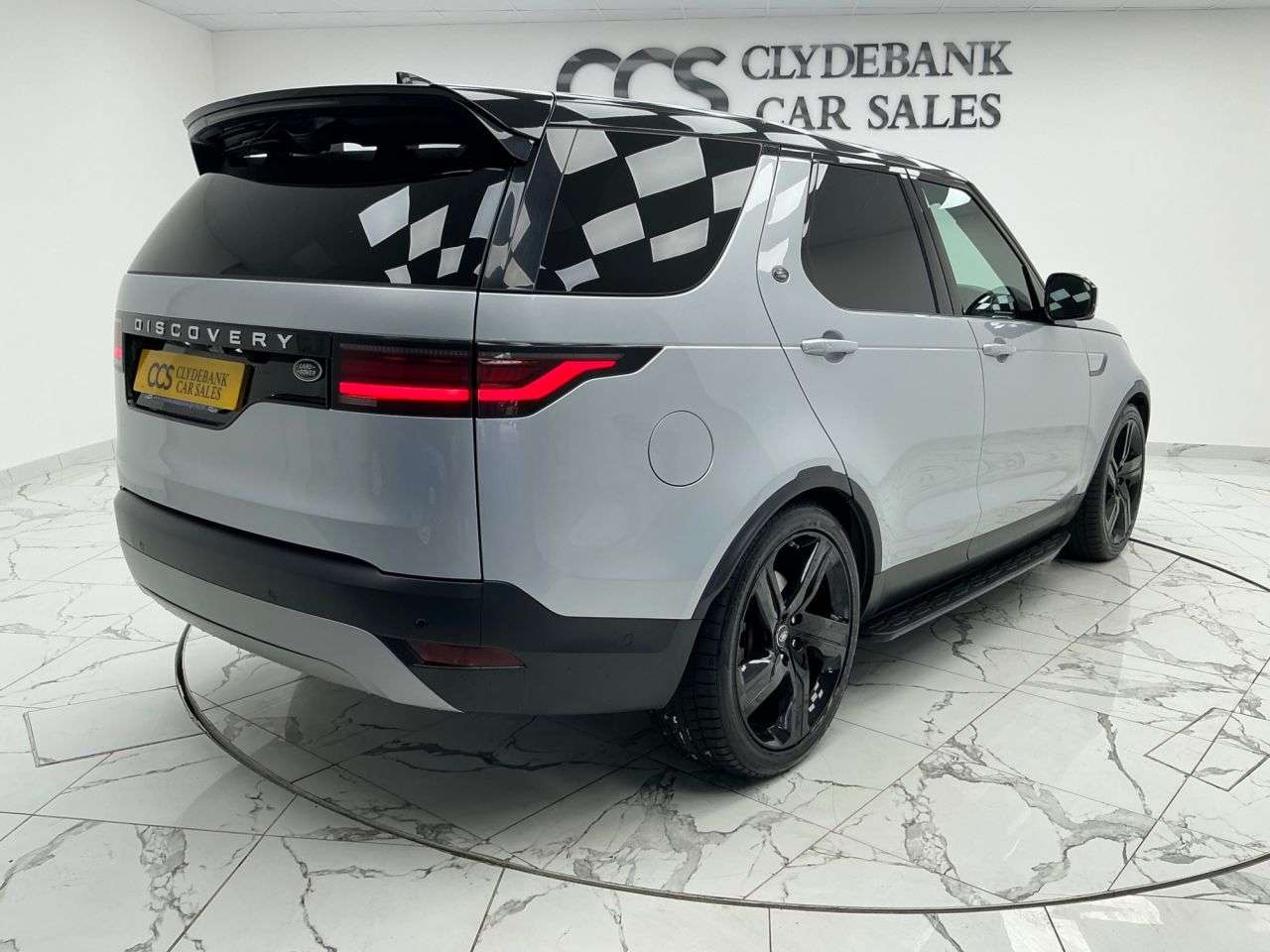 A 2023 LAND ROVER DISCOVERY 3.0 D300 MHEV SE commercial 5dr Diesel Auto 4WD Euro 6 (s/s) (300 ps) Full A 2023 LAND ROVER DISCOVERY 3.0 D300 MHEV SE commercial 5dr Diesel Auto 4WD Euro 6 (s/s) (300 ps) Full