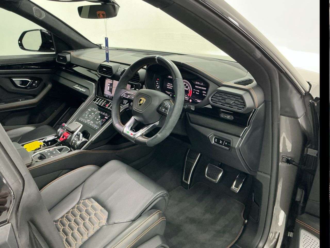 2021 LAMBORGHINI URUS 2021 LAMBORGHINI URUS