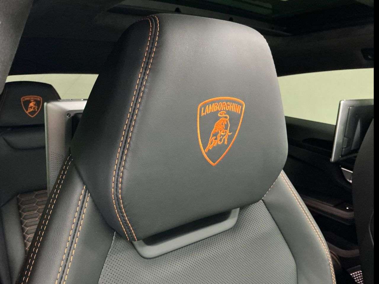 2021 LAMBORGHINI URUS 2021 LAMBORGHINI URUS