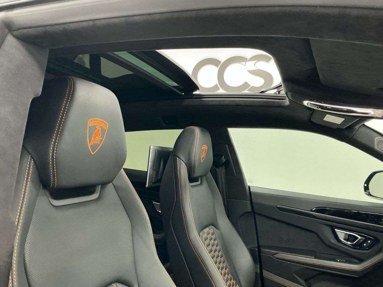 2021 LAMBORGHINI URUS 2021 LAMBORGHINI URUS