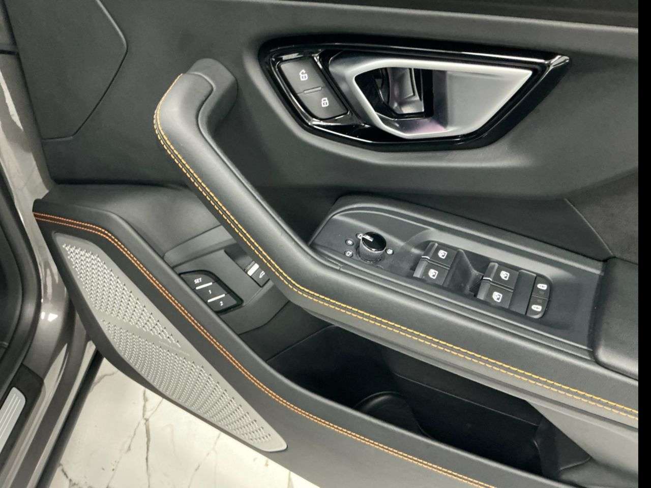 2021 LAMBORGHINI URUS 2021 LAMBORGHINI URUS