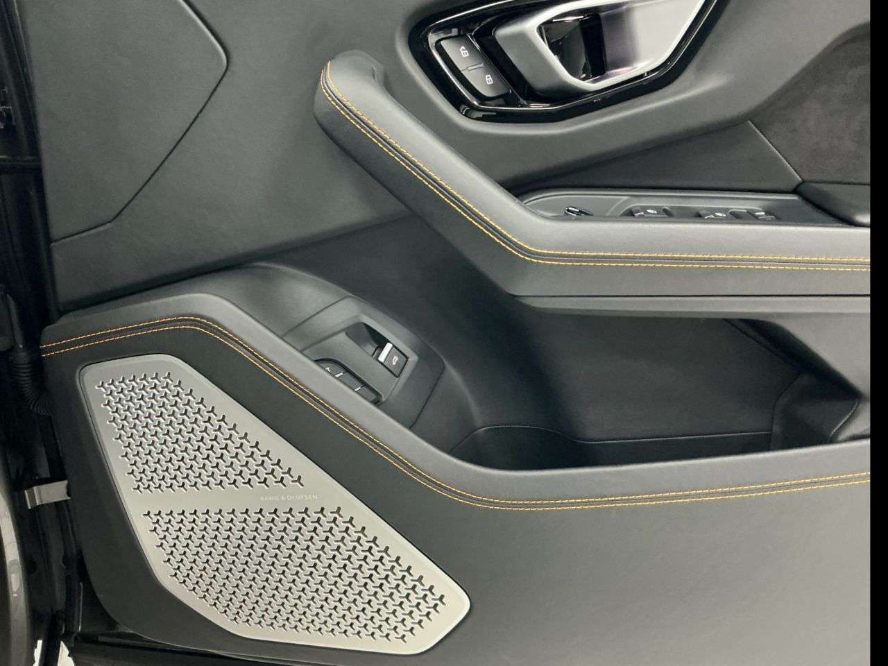 2021 LAMBORGHINI URUS 2021 LAMBORGHINI URUS