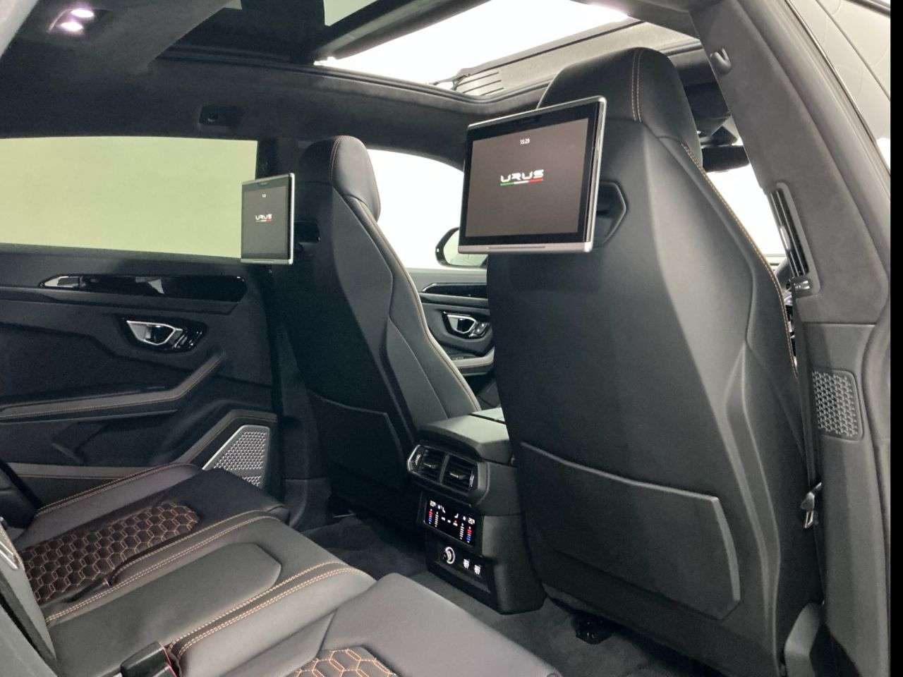 2021 LAMBORGHINI URUS 2021 LAMBORGHINI URUS