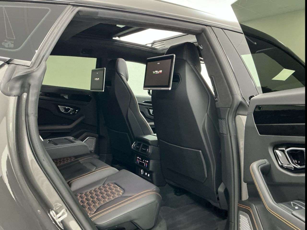 2021 LAMBORGHINI URUS 2021 LAMBORGHINI URUS