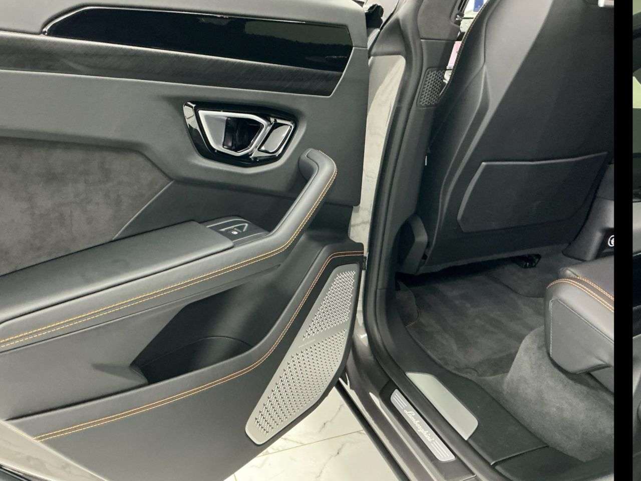 2021 LAMBORGHINI URUS 2021 LAMBORGHINI URUS