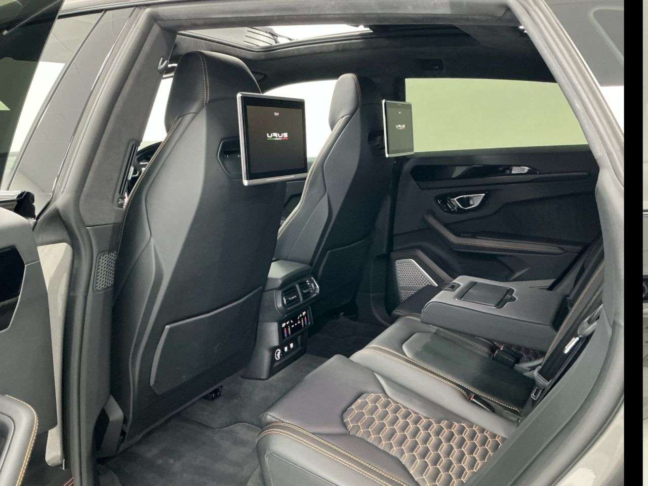 2021 LAMBORGHINI URUS 2021 LAMBORGHINI URUS