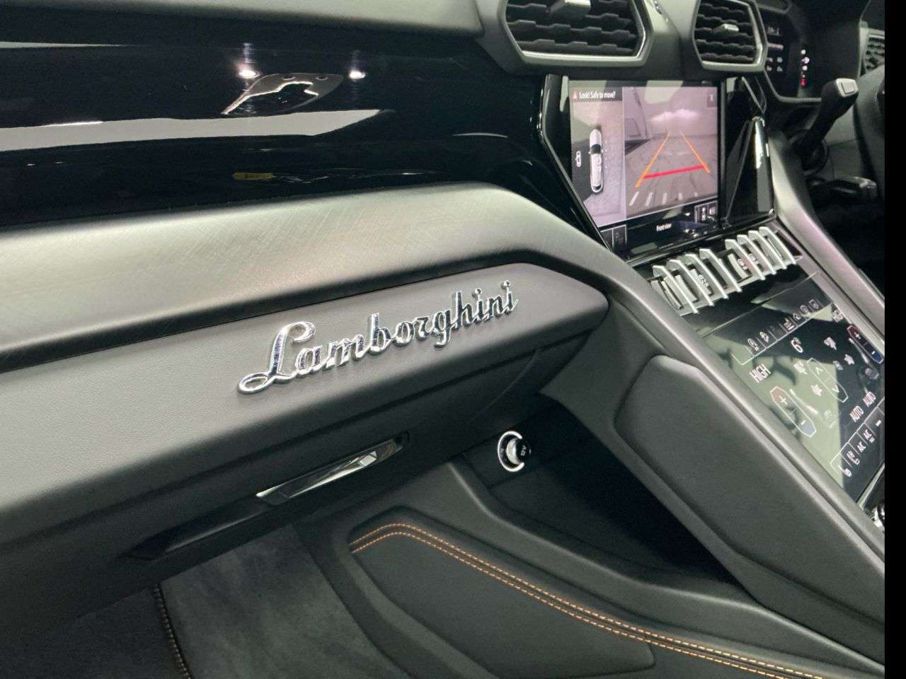 2021 LAMBORGHINI URUS 2021 LAMBORGHINI URUS