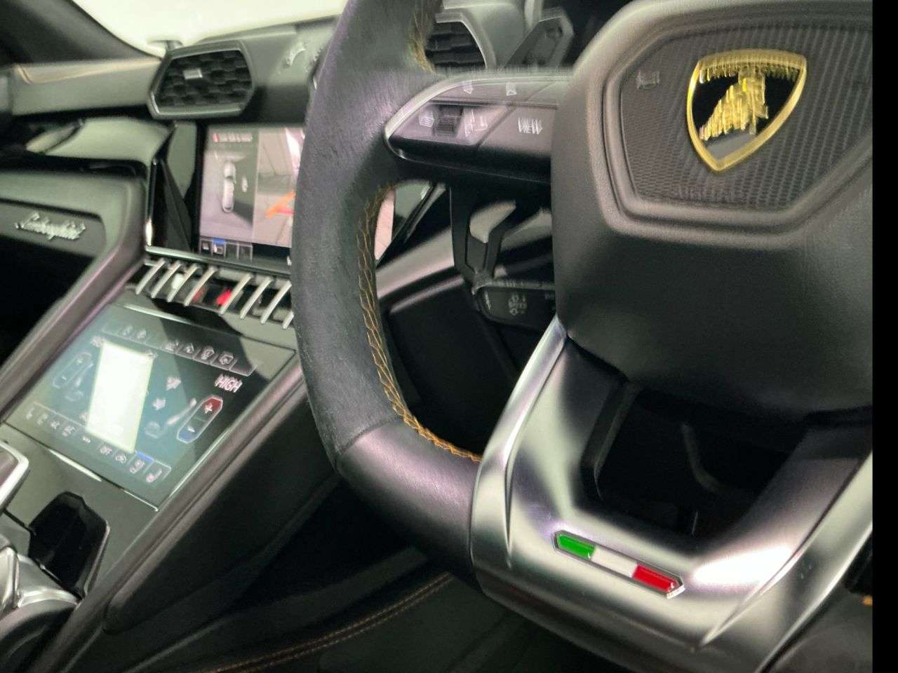 2021 LAMBORGHINI URUS 2021 LAMBORGHINI URUS