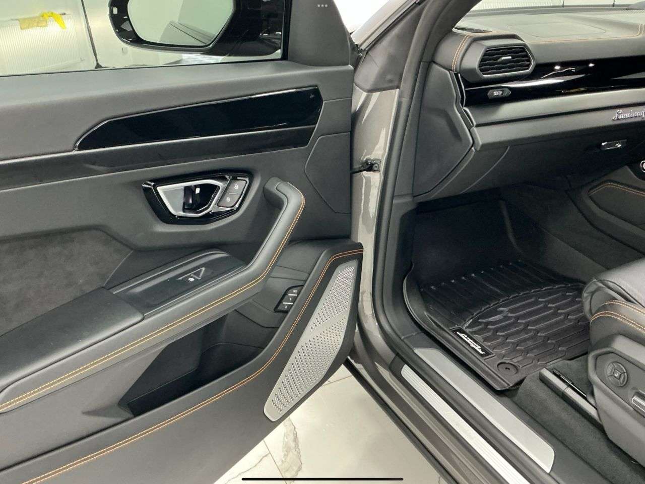 2021 LAMBORGHINI URUS 2021 LAMBORGHINI URUS