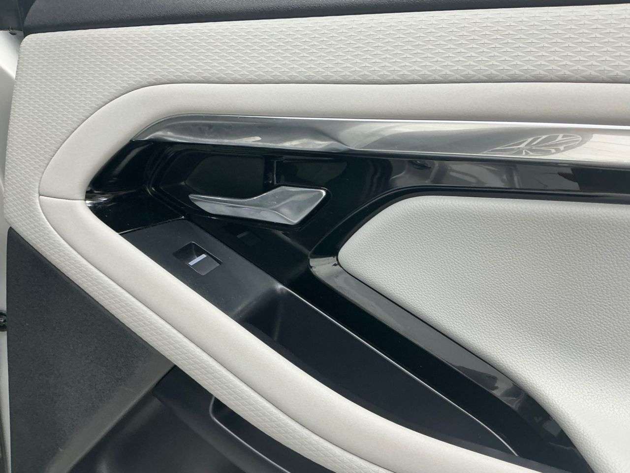 2019 LAND ROVER RANGE ROVER EVOQUE 2019 LAND ROVER RANGE ROVER EVOQUE