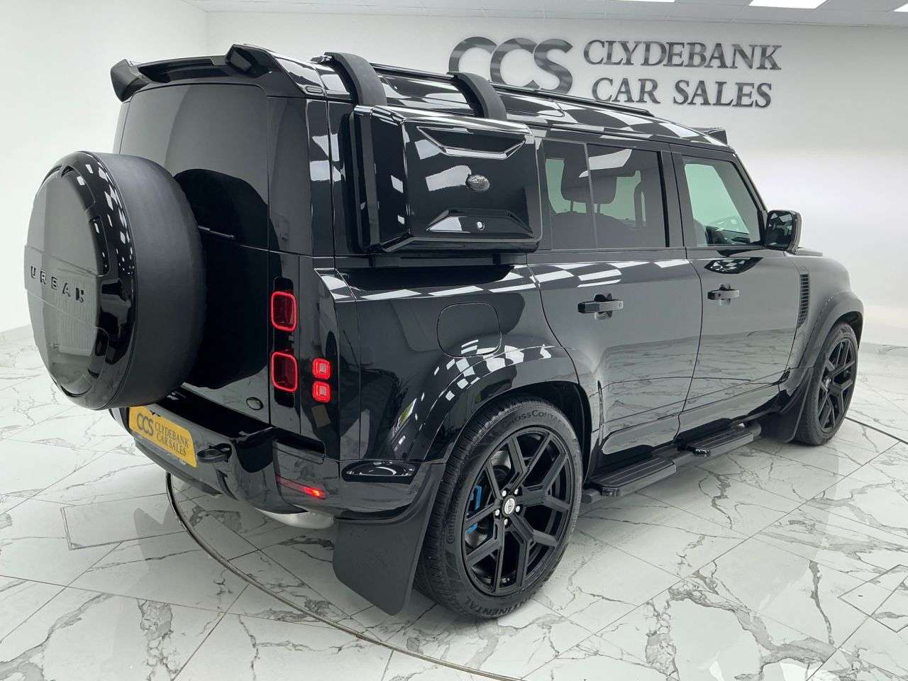 A 2022 LAND ROVER DEFENDER 3.0 D300 MHEV X-Dynamic HSE Hard Top SUV 5dr Diesel Auto 4WD MWB Euro 6 (s/ A 2022 LAND ROVER DEFENDER 3.0 D300 MHEV X-Dynamic HSE Hard Top SUV 5dr Diesel Auto 4WD MWB Euro 6 (s/