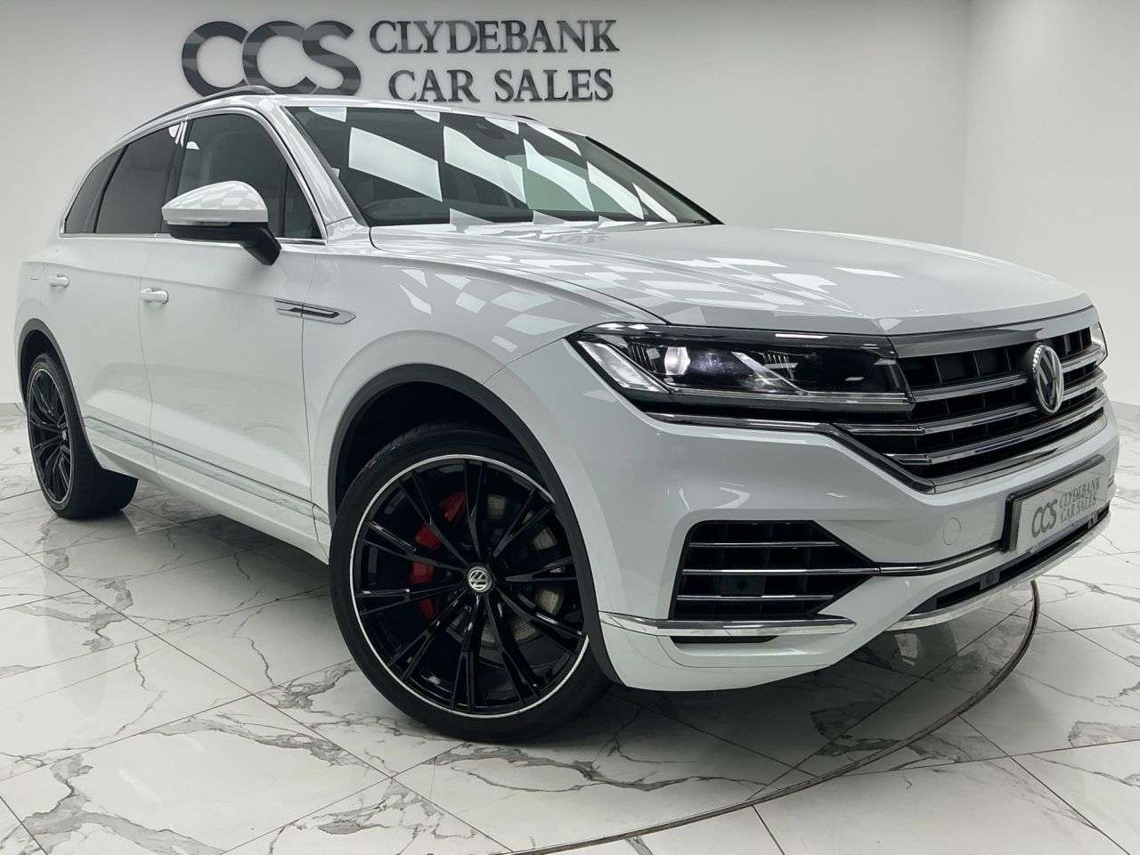 A 2020 VOLKSWAGEN TOUAREG 3.0 TSI V6 SEL SUV 5dr Petrol Tiptronic 4Motion Euro 6 (s/s) (340 ps) Red B A 2020 VOLKSWAGEN TOUAREG 3.0 TSI V6 SEL SUV 5dr Petrol Tiptronic 4Motion Euro 6 (s/s) (340 ps) Red B