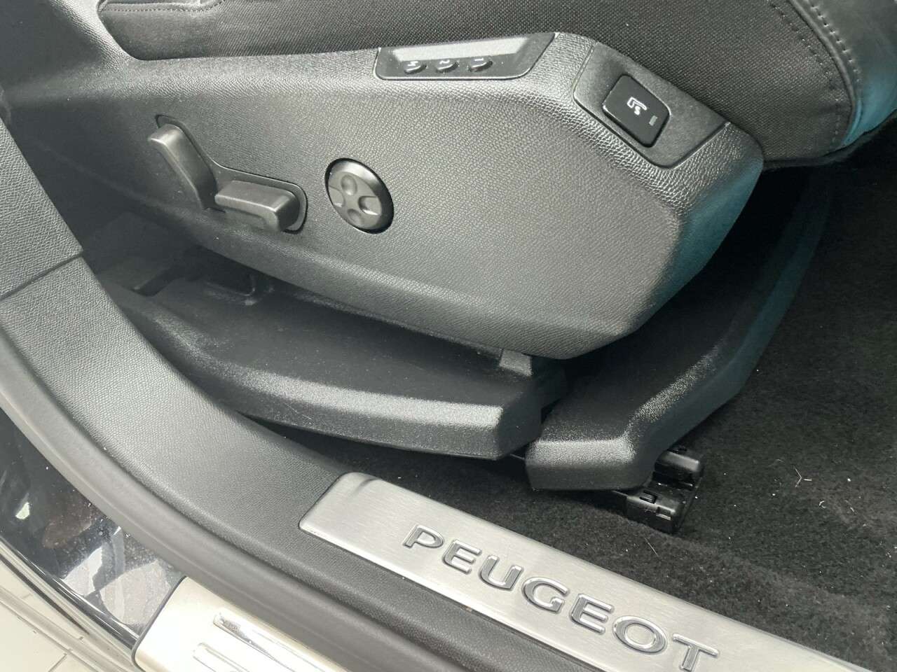 2020 PEUGEOT 3008 2020 PEUGEOT 3008