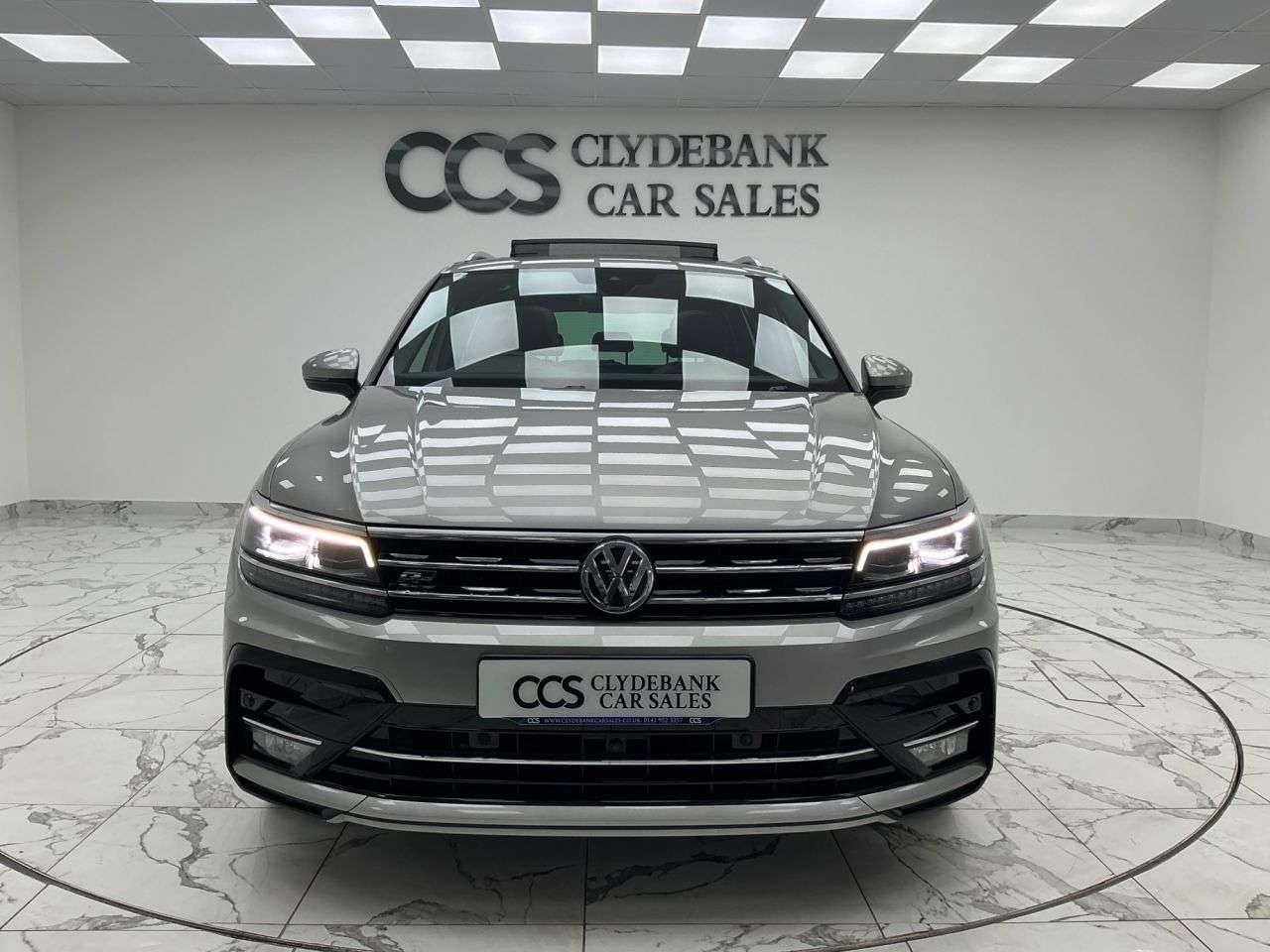 A 2020 VOLKSWAGEN TIGUAN 1.5 TSI EVO R-Line Tech SUV 5dr Petrol DSG Euro 6 (s/s) (150 ps) Electric T A 2020 VOLKSWAGEN TIGUAN 1.5 TSI EVO R-Line Tech SUV 5dr Petrol DSG Euro 6 (s/s) (150 ps) Electric T
