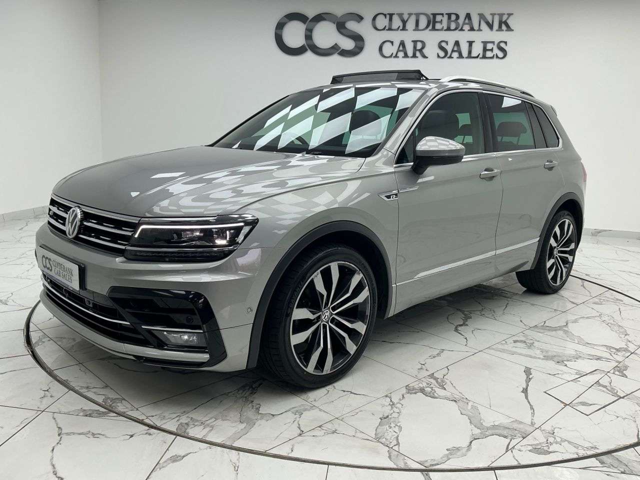 A 2020 VOLKSWAGEN TIGUAN 1.5 TSI EVO R-Line Tech SUV 5dr Petrol DSG Euro 6 (s/s) (150 ps) Electric T A 2020 VOLKSWAGEN TIGUAN 1.5 TSI EVO R-Line Tech SUV 5dr Petrol DSG Euro 6 (s/s) (150 ps) Electric T