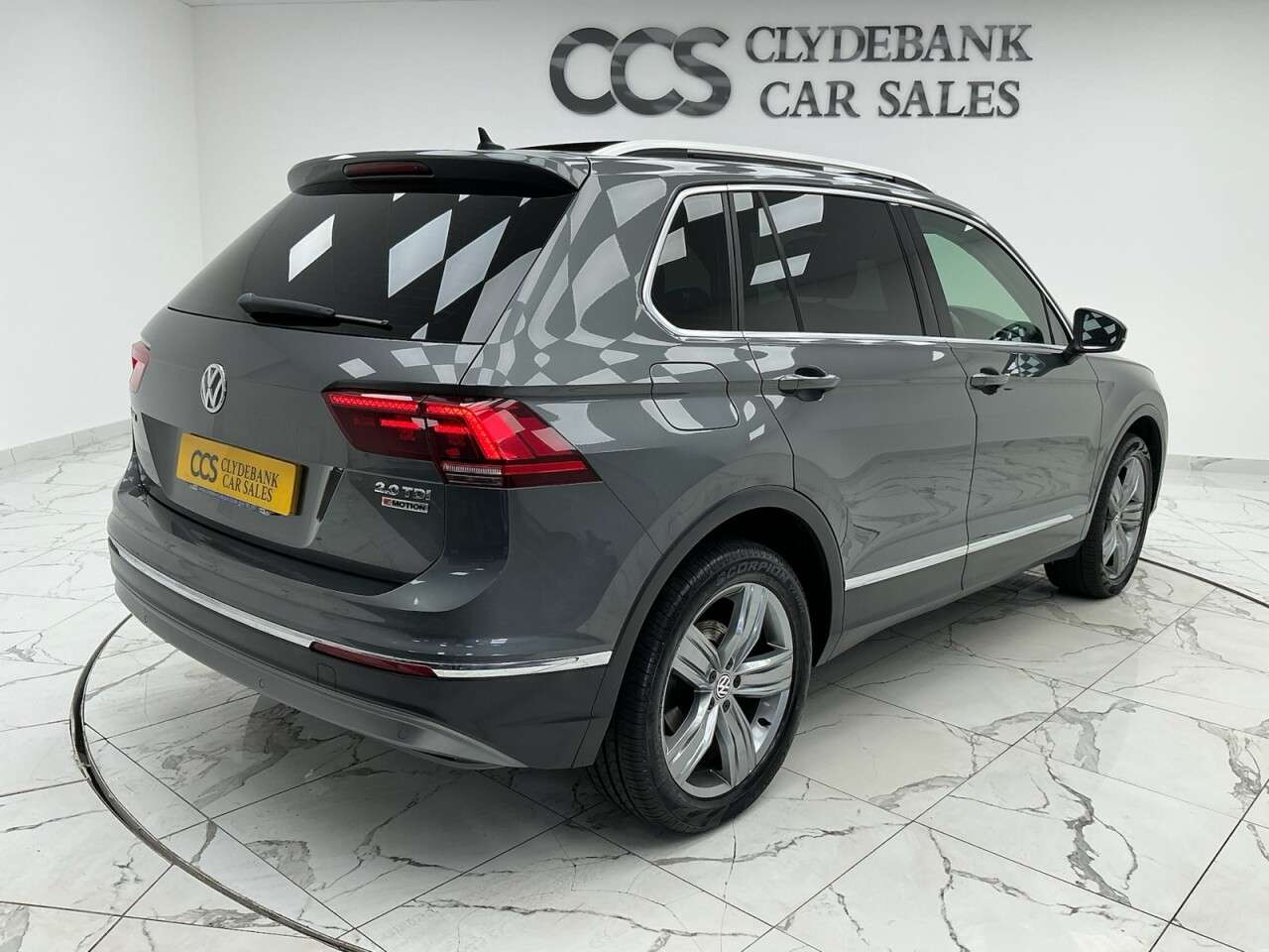 A 2017 VOLKSWAGEN TIGUAN 2.0 TDI SEL SUV 5dr Diesel DSG 4Motion Euro 6 (s/s) (150 ps) 2 Keys A 2017 VOLKSWAGEN TIGUAN 2.0 TDI SEL SUV 5dr Diesel DSG 4Motion Euro 6 (s/s) (150 ps) 2 Keys