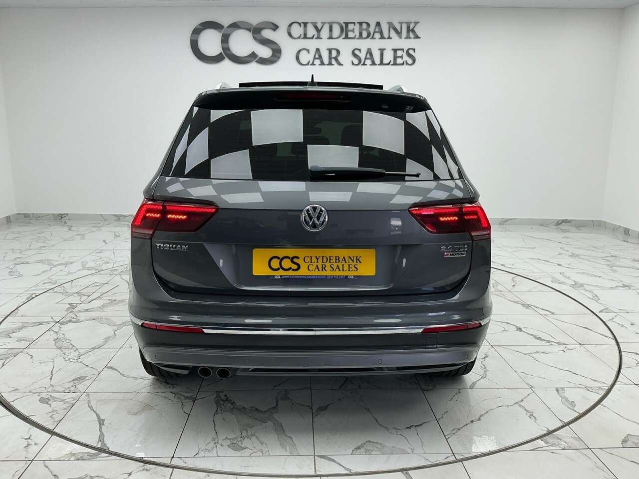 A 2017 VOLKSWAGEN TIGUAN 2.0 TDI SEL SUV 5dr Diesel DSG 4Motion Euro 6 (s/s) (150 ps) 2 Keys A 2017 VOLKSWAGEN TIGUAN 2.0 TDI SEL SUV 5dr Diesel DSG 4Motion Euro 6 (s/s) (150 ps) 2 Keys