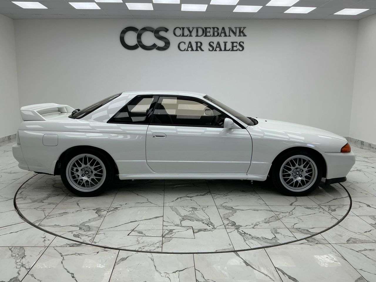 A 1993 NISSAN SKYLINE R32 2.6L A 1993 NISSAN SKYLINE R32 2.6L