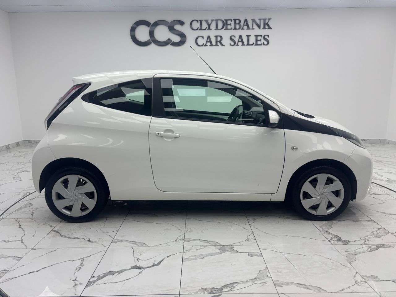 A 2017 TOYOTA AYGO 1.0 VVT-i x-play Hatchback 3dr Petrol Manual Euro 6 (68 ps) A 2017 TOYOTA AYGO 1.0 VVT-i x-play Hatchback 3dr Petrol Manual Euro 6 (68 ps)