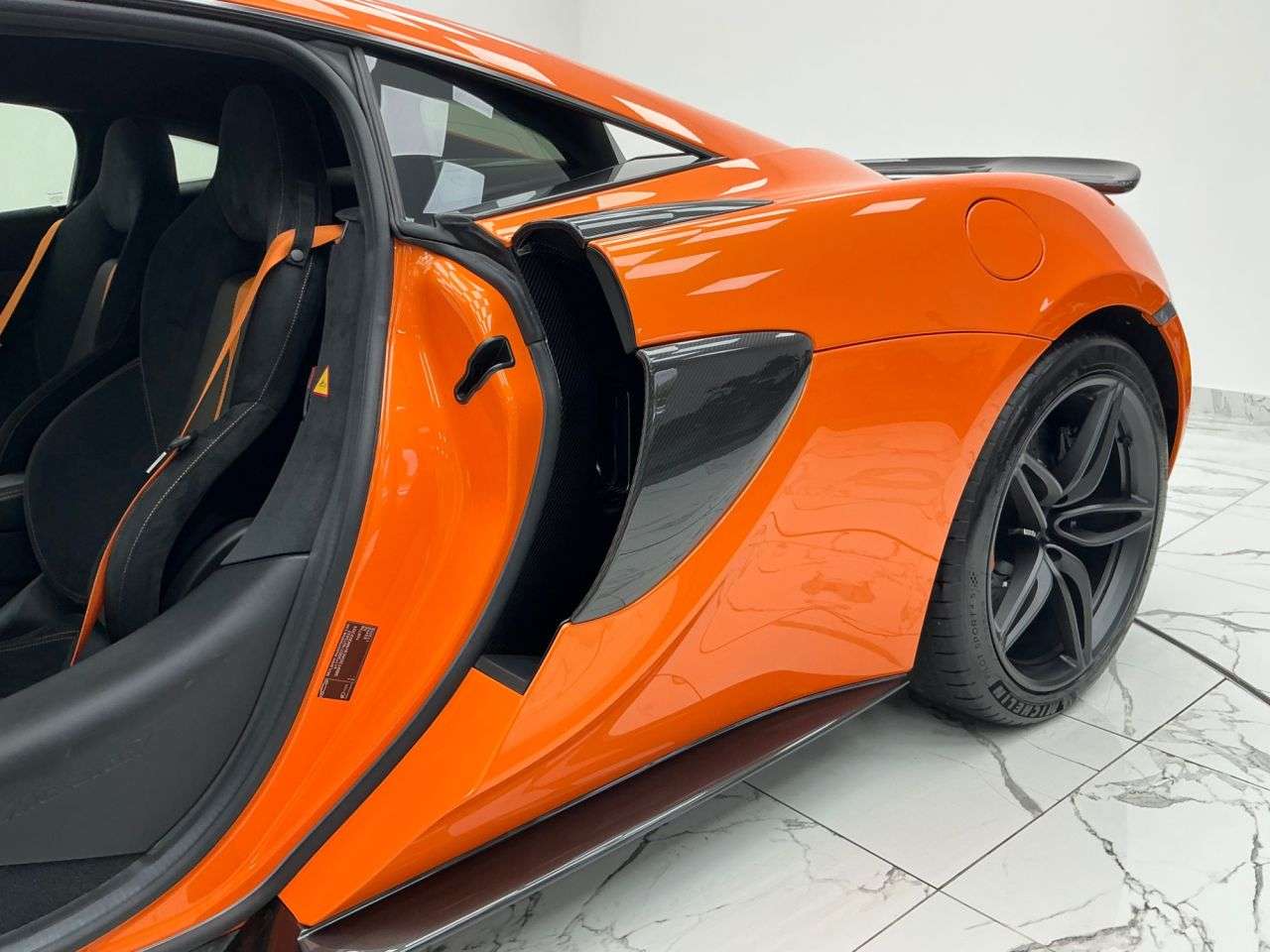 2017 MCLAREN 570S 2017 MCLAREN 570S